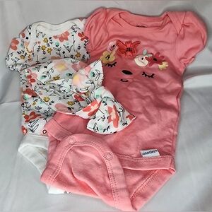Pink Floral Baby Onesies Set, 2 Onesies and 1 hair bow. Size 0-3 mo.